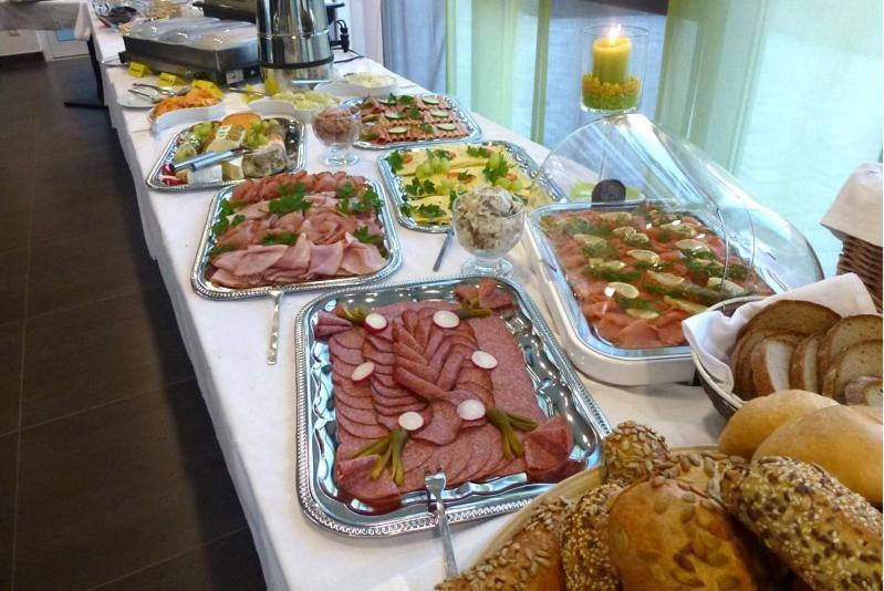 Hotel Und Cafe Paso Vierkirchen Kültér fotó