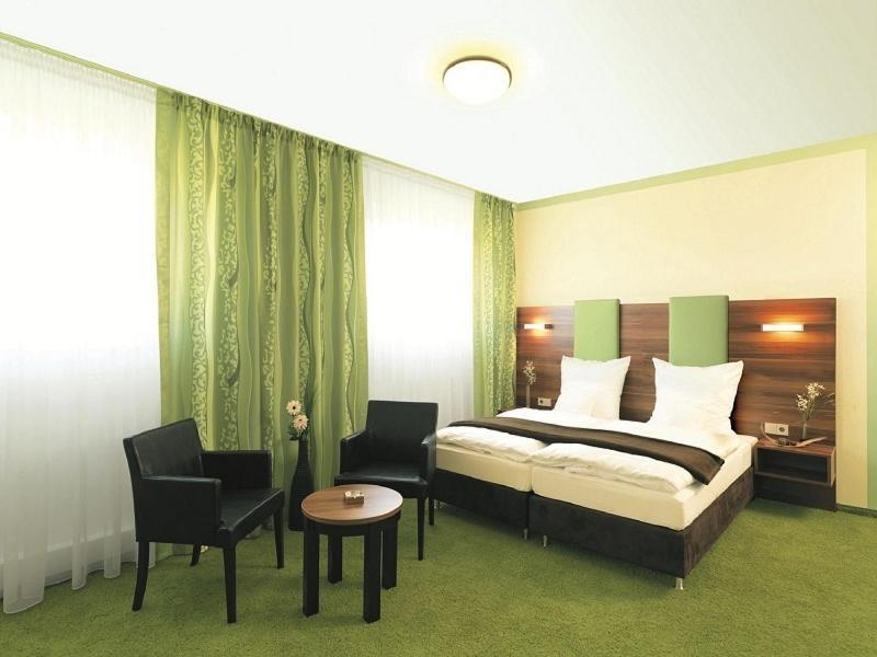 Hotel Und Cafe Paso Vierkirchen Kültér fotó