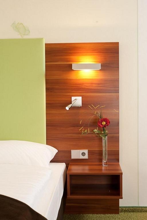 Hotel Und Cafe Paso Vierkirchen Szoba fotó