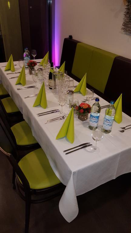 Hotel Und Cafe Paso Vierkirchen Kültér fotó