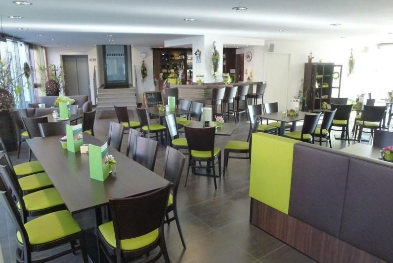 Hotel Und Cafe Paso Vierkirchen Kültér fotó